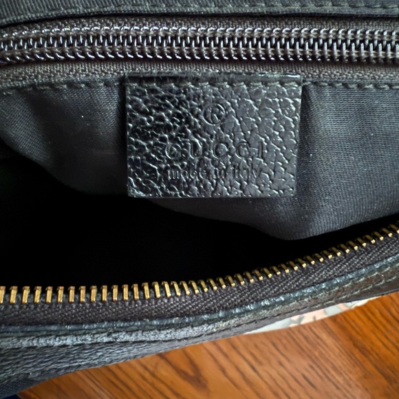 Gucci Black Crossbody Bag - Picture 4 of 15